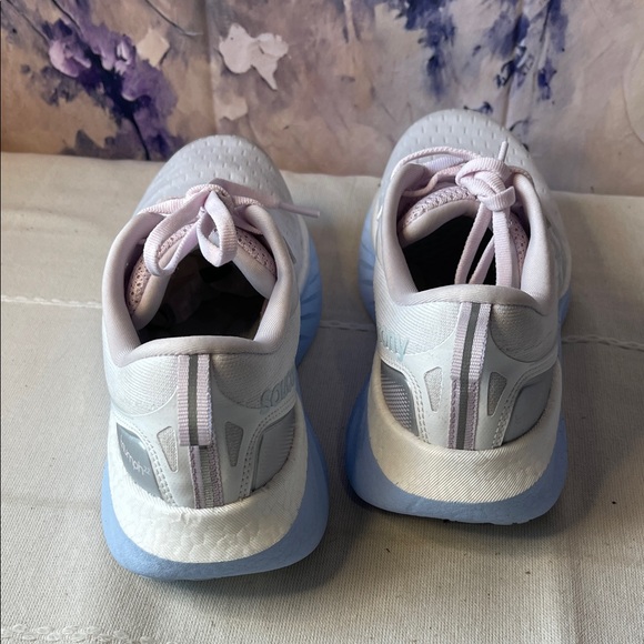 Saucony Triumph 22 Women's White and Ice Melt Athletic Shoes - Picture 6 of 10